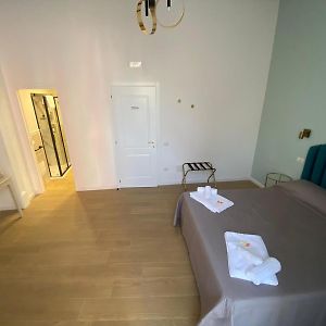 Camera grande con letto king size